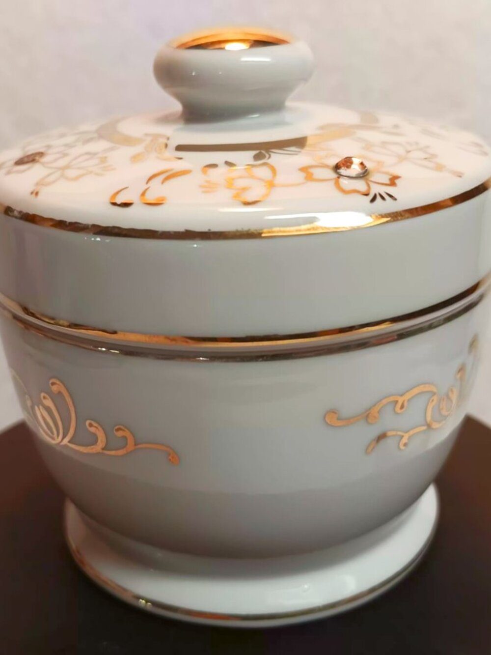 Vintage Lefton porcelain white and gold vanity trinket jar. - Picture 17 of 17
